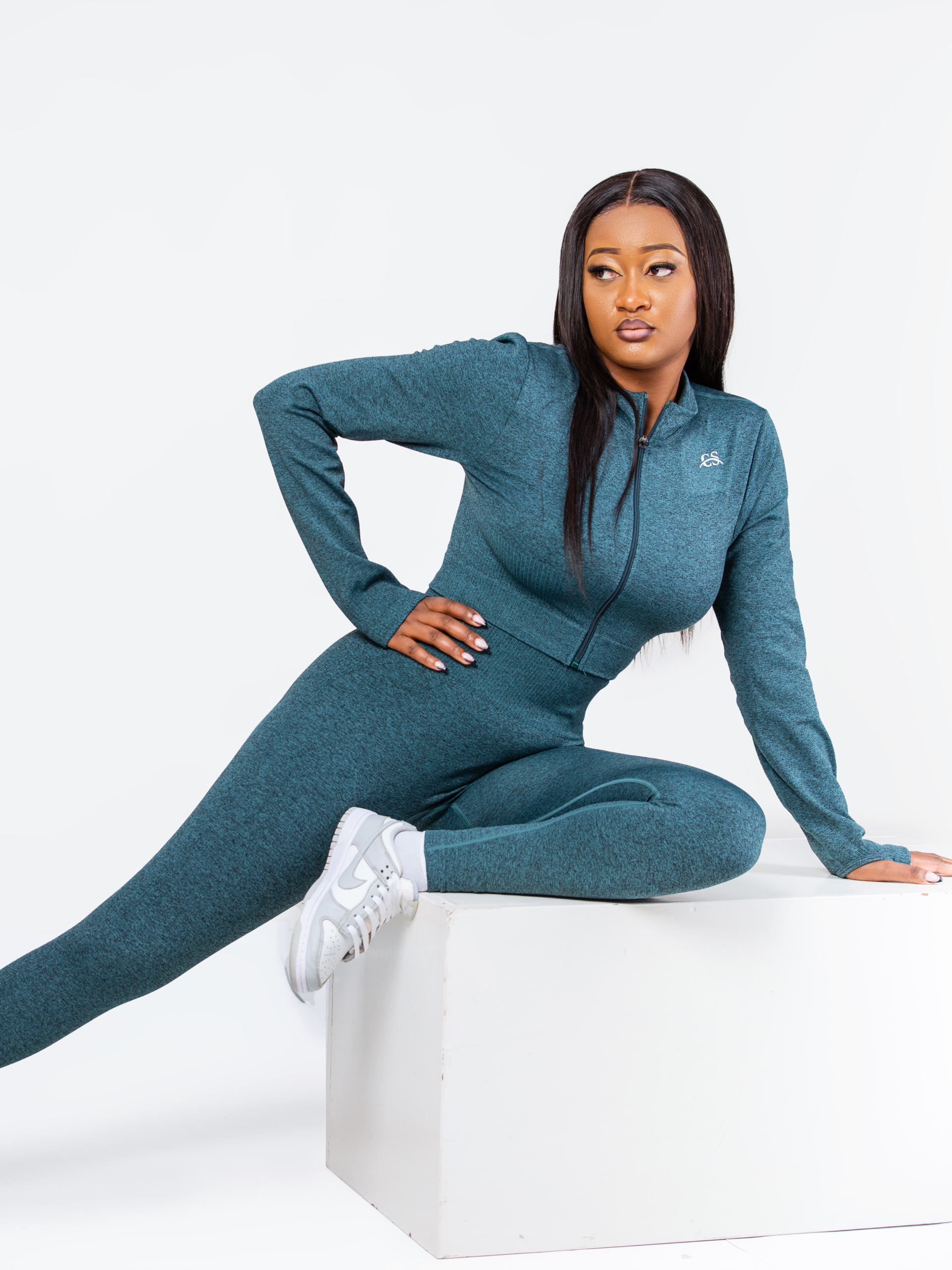 Seamless Knit 2 Piece Front